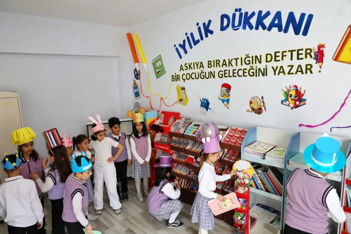 Ağrı'da 'Askıda Kırtasiye' Projesi