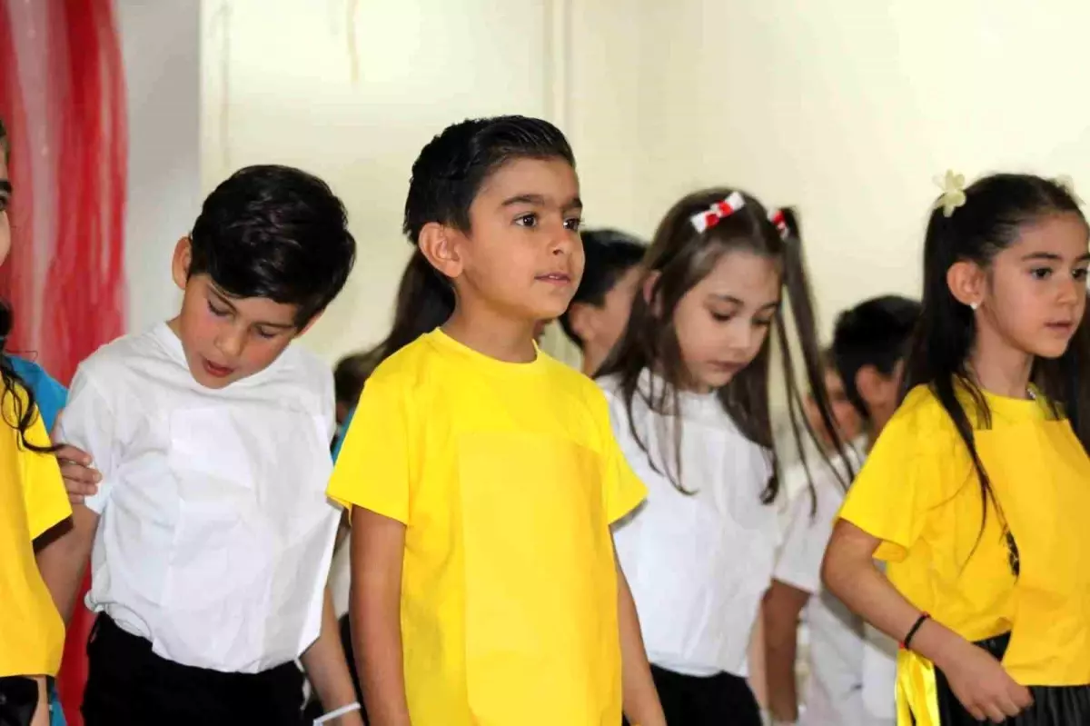 Sarıkamış'ta Minik Öğrenciler Cumhuriyet Bayramı'nı Kutladı