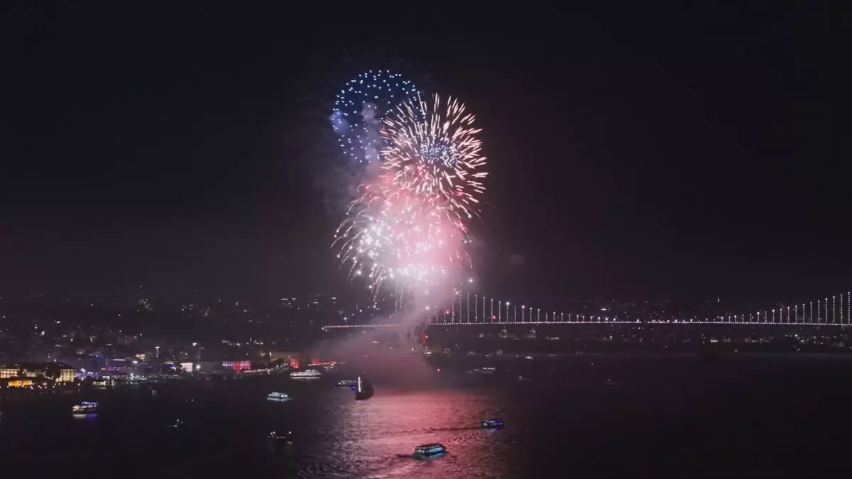 Boğaz'da Cumhuriyet Bayramı Havai Fişek Gösterisi