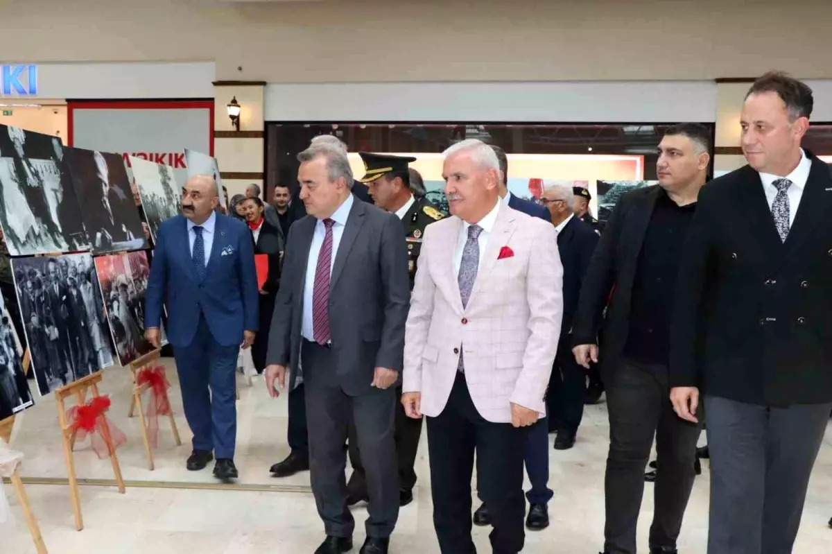 Bozüyük'te Atatürk Fotoğraf Sergisi Açıldı