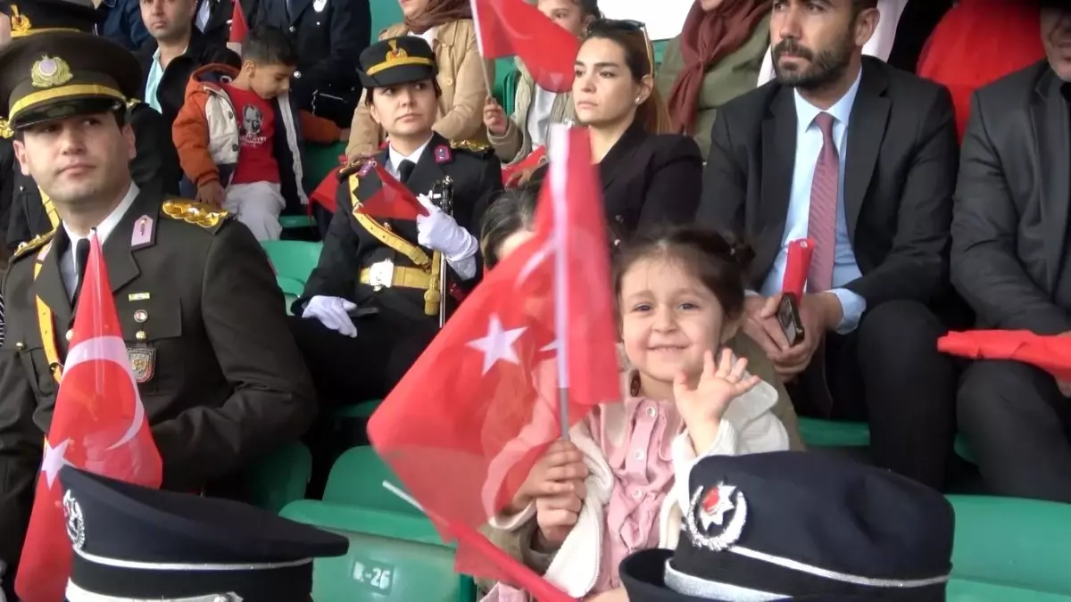 Bingöl'de 29 Ekim Coşkuyla Kutlandı