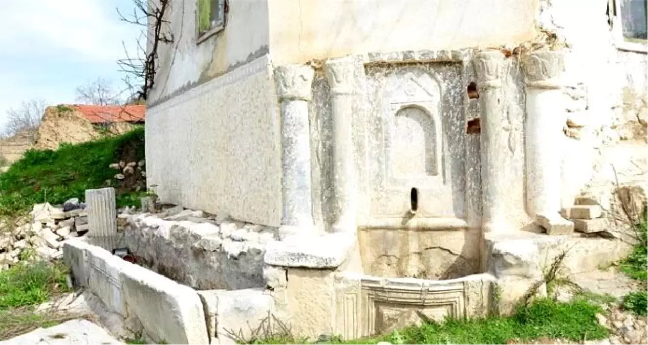 İznik'teki Tarihi Çeşme Tahrip Edildi