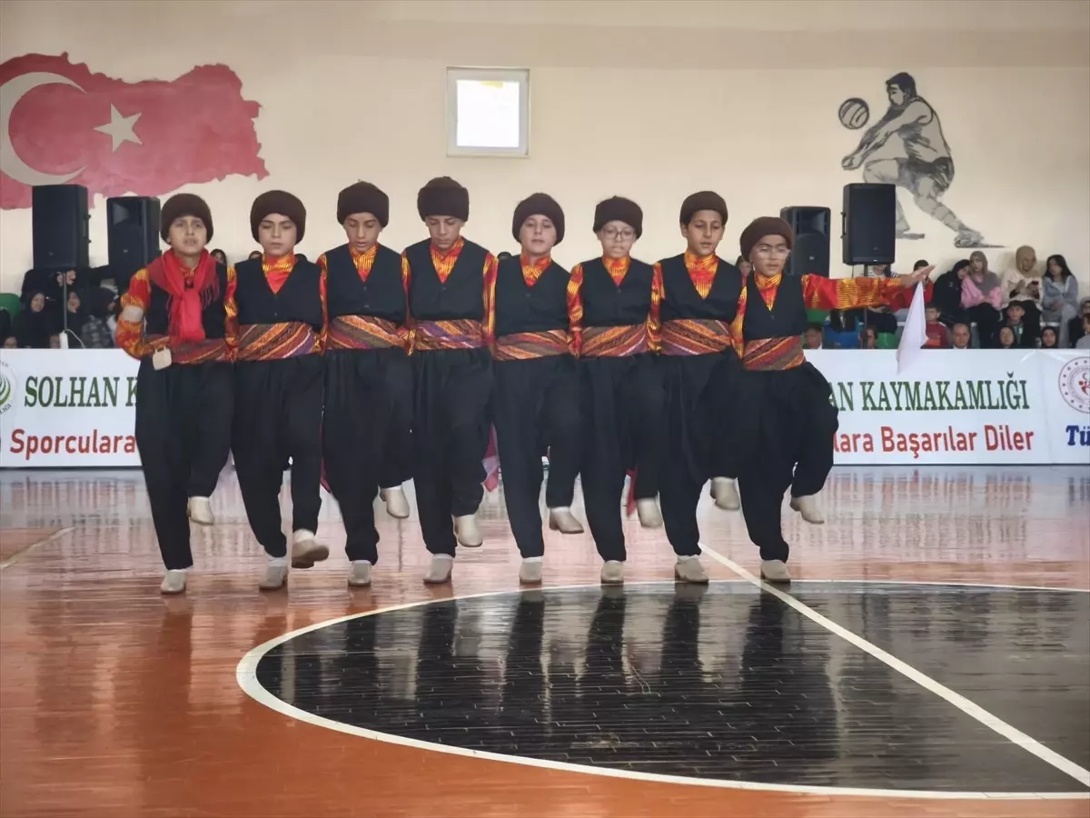 Cumhuriyet Bayramı Töreni Solhan'da Kutlandı