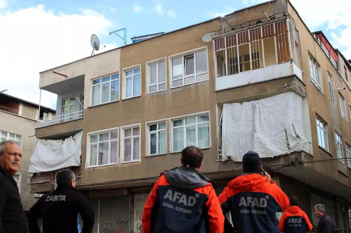Kayseri'de Çatlak Bina Boşaltıldı