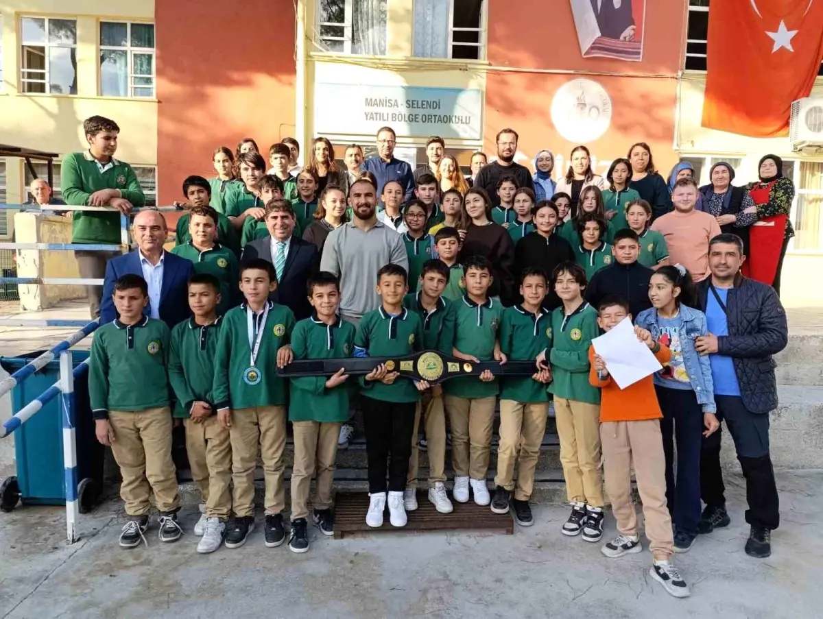 Şampiyon Güreşçi Feyzullah Aktürk Selendi'de