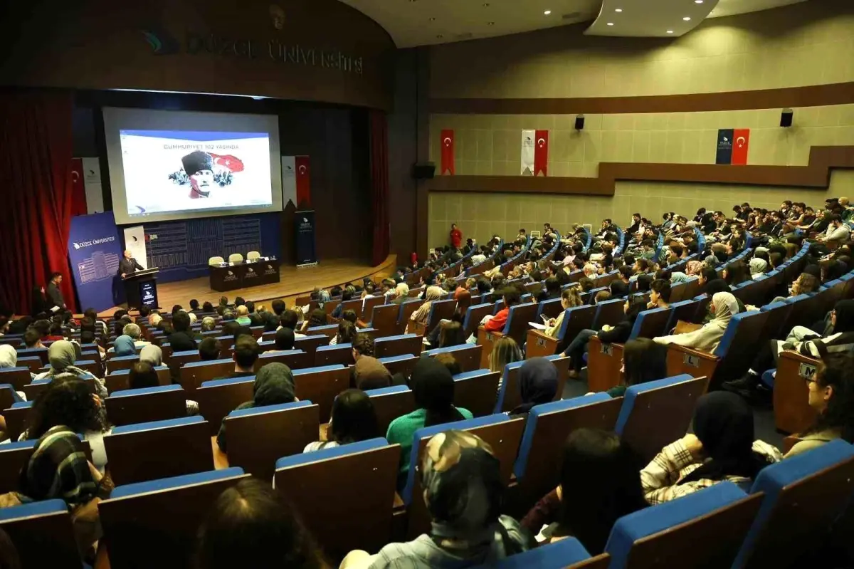 Düzce Üniversitesi'nde Cumhuriyet'in 102. Yılı Kutlandı