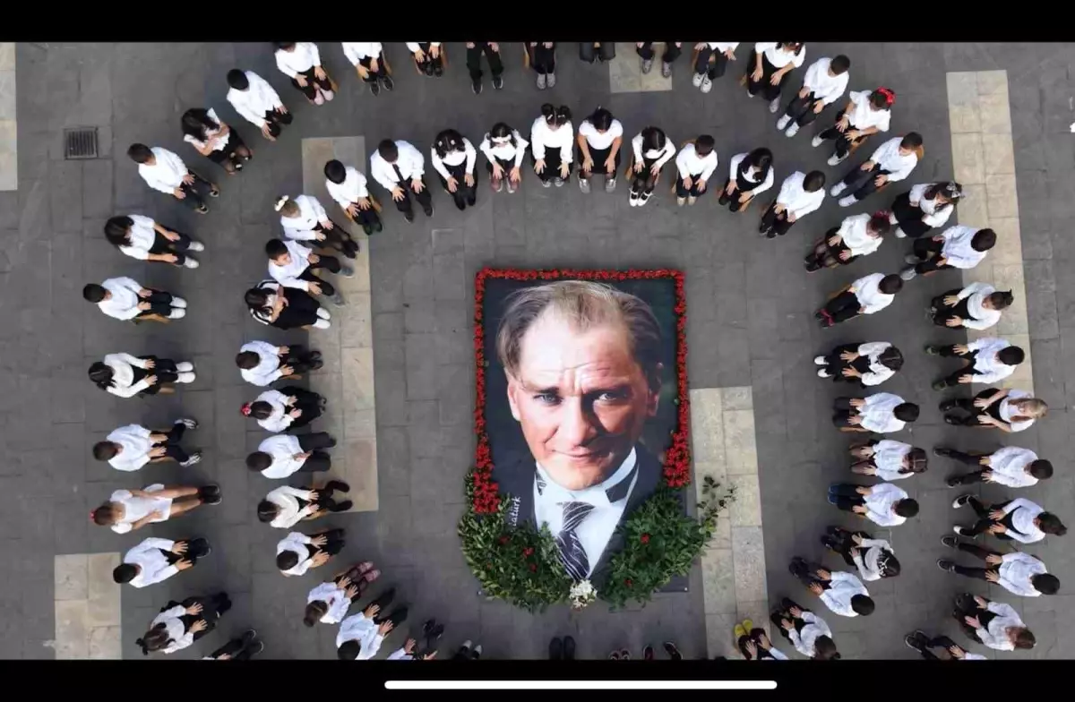 Cumhuriyet İçin 102 Çiçek