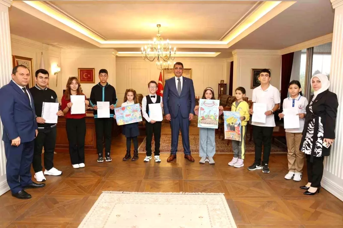 Vali Aslan, Cumhuriyet Bayramı Ödüllerini Dağıttı