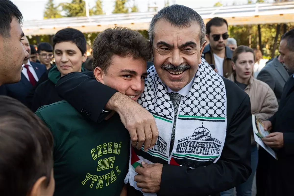 Bakan Tekin'den Cezeri Lisesi'ne Ziyaret