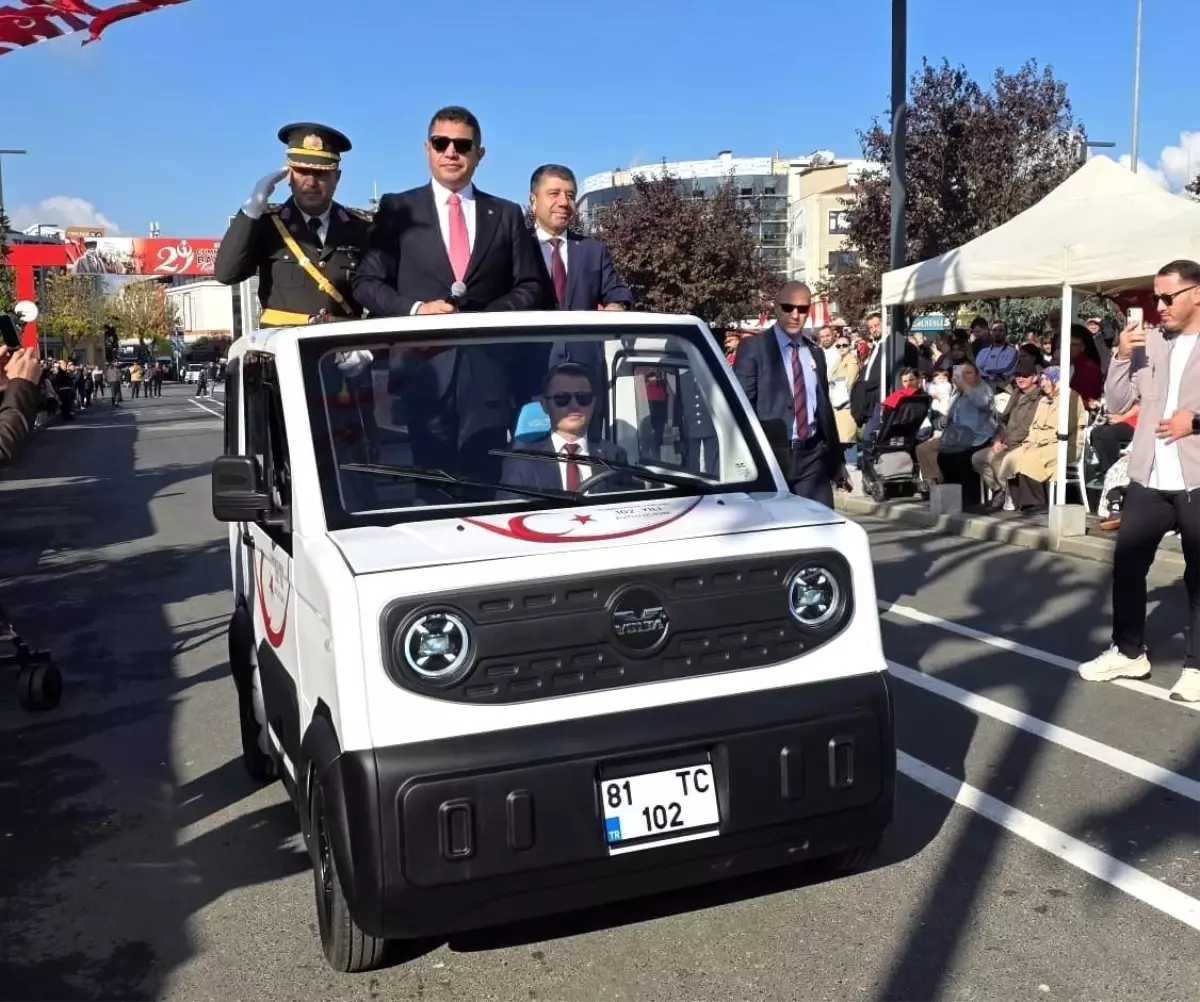 Düzce'de Cumhuriyet Bayramı Elektrikli Araçla Kutlandı