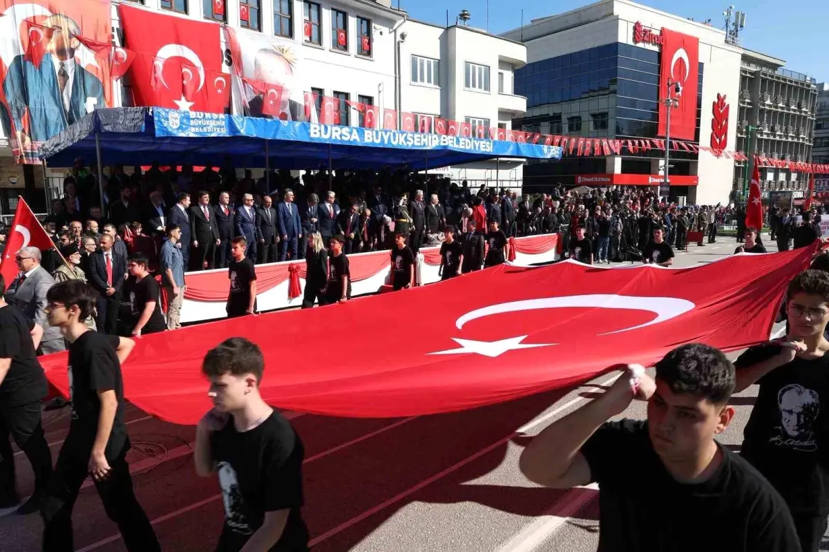 Bursa'da Cumhuriyet Bayramı Coşkuyla Kutlandı
