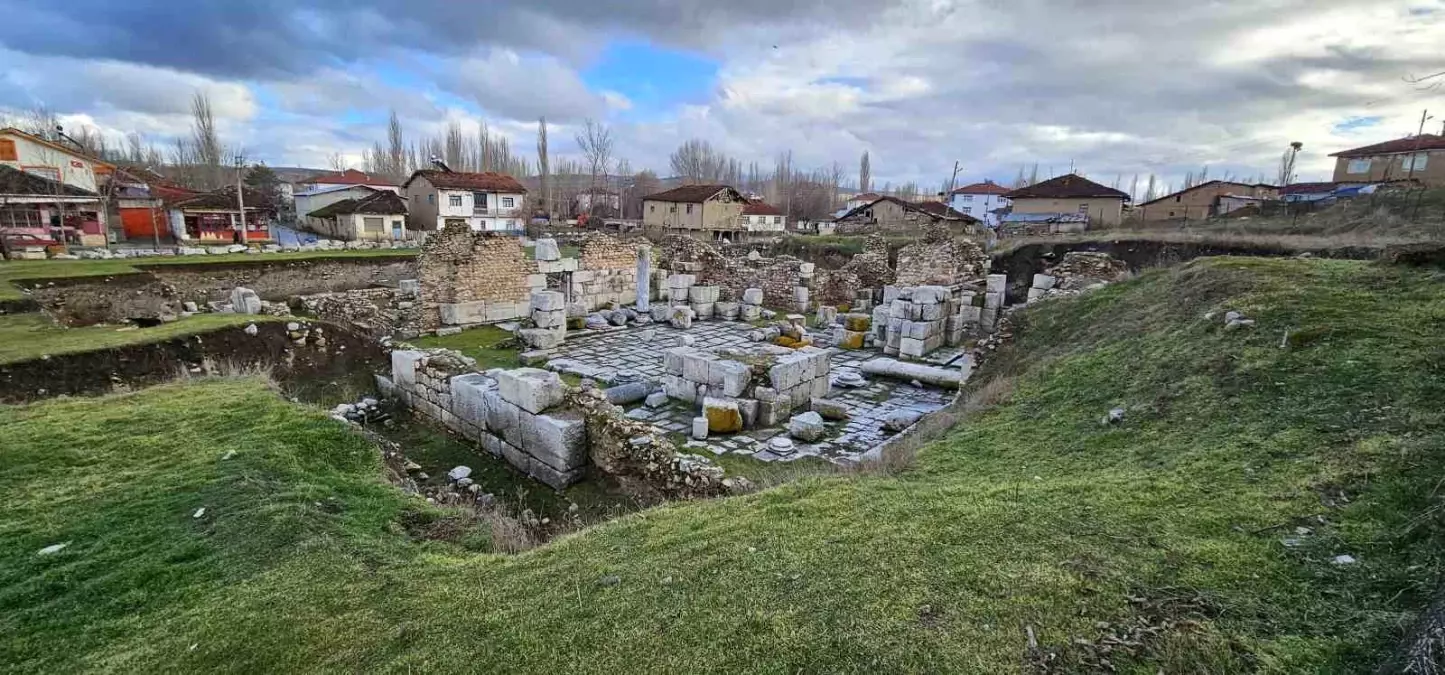 Tokat'ın Sulusaray İlçesindeki Termal Su, 2 Bin Yıllık Roma Hamamına Ait