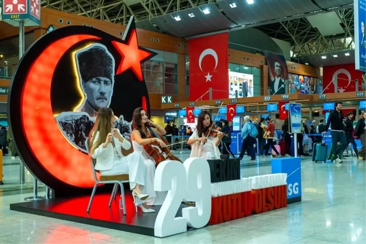 Sabiha Gökçen'de Cumhuriyet Bayramı Coşkusu