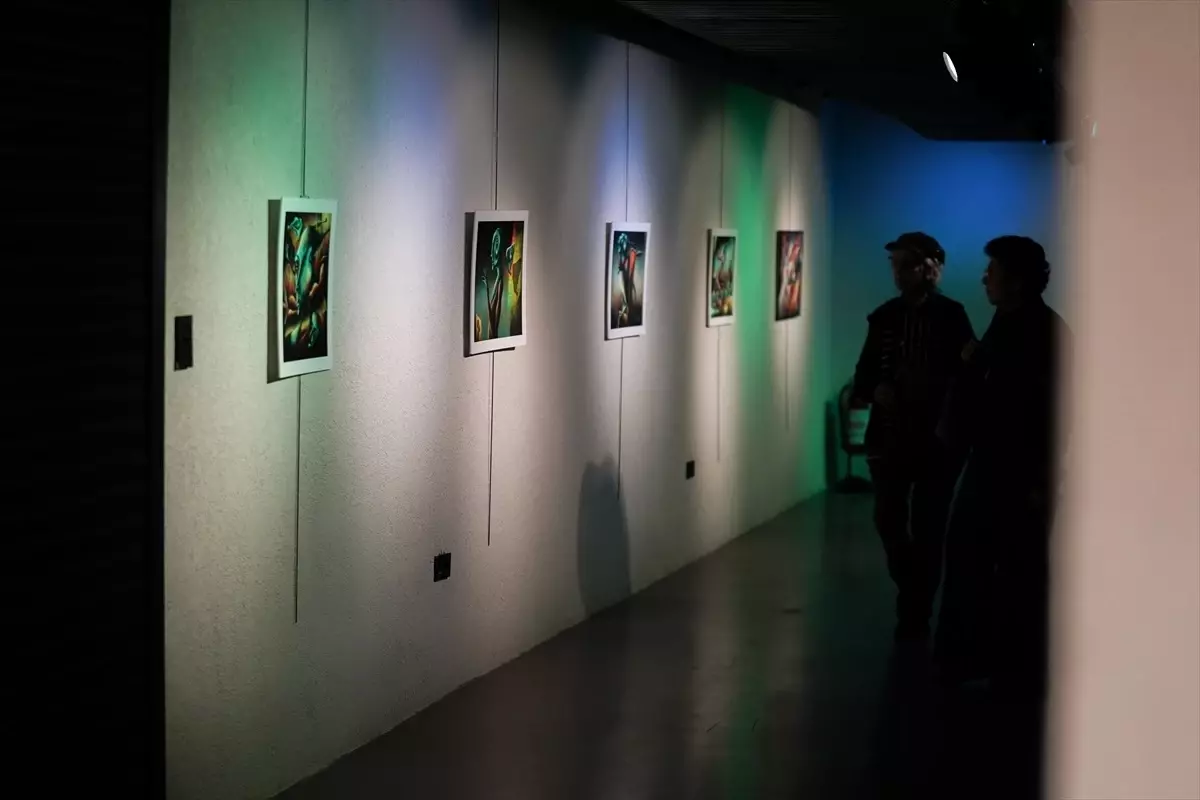 İzmir'de 'Hatırla! Kimsin?' Sergisi Açıldı