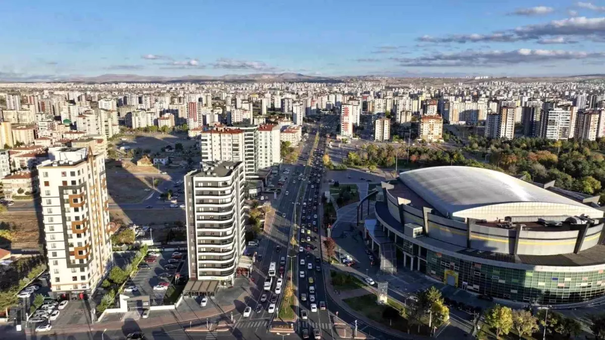 Kocasinan'da 'Ay Yıldız Turu'na yüzlerce araç katıldı