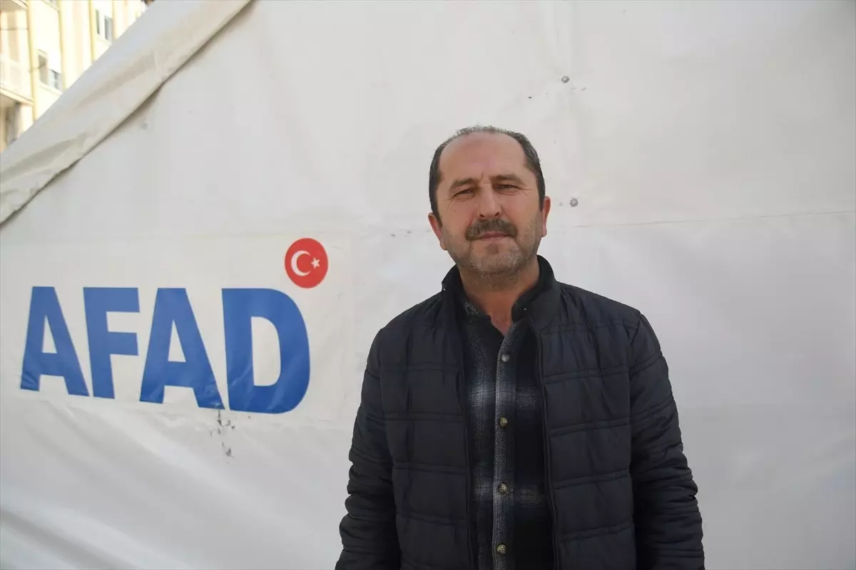 Sındırgı'da Cuma Namazı Çadırda Kılındı