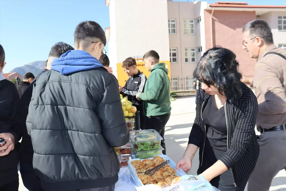 Amasya'da lise öğrencilerinden Filistin'e destek kermesi