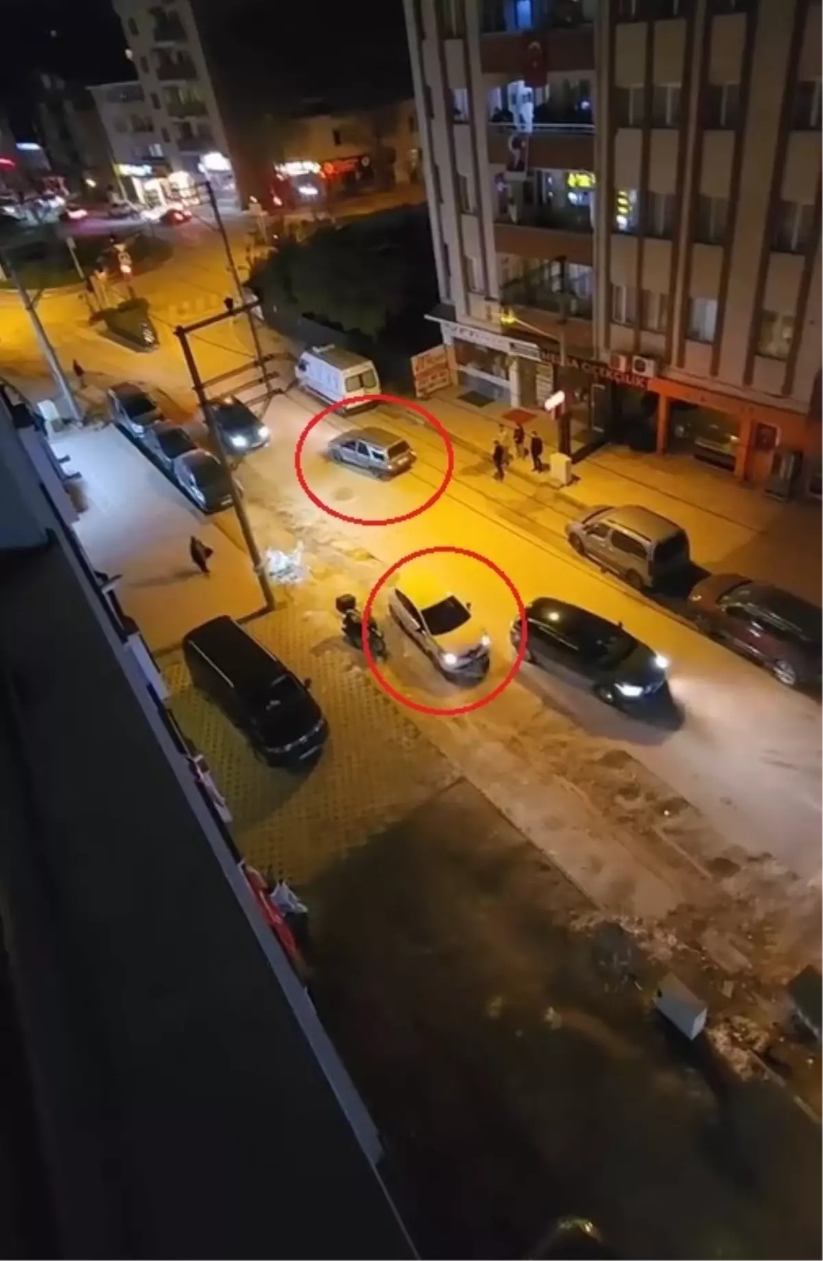 Bursa'da Kadın Sokak Ortasında Kurtarıldı