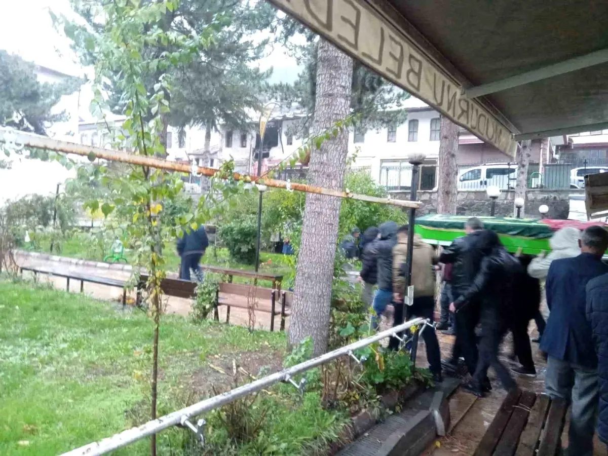 Bolu'da Eş Cinayeti: Hilal Baltaş Son Yolculuğuna Uğurlandı