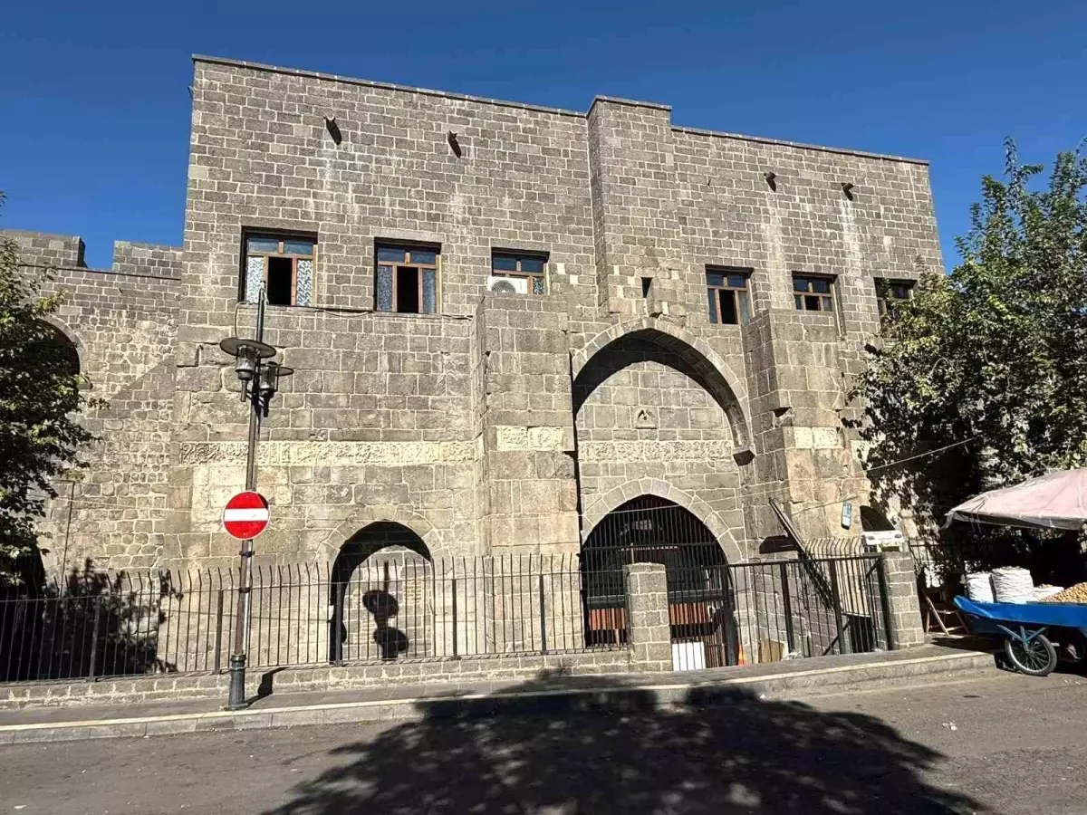 Mervani Camii'nde Su Sorunu Cemaat Sayısını Azalttı