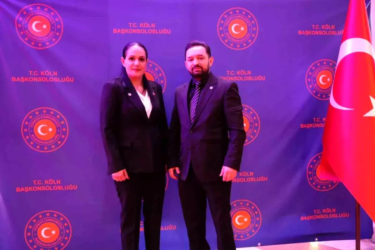 Köln'de Kayserili Birlik Gösterisi