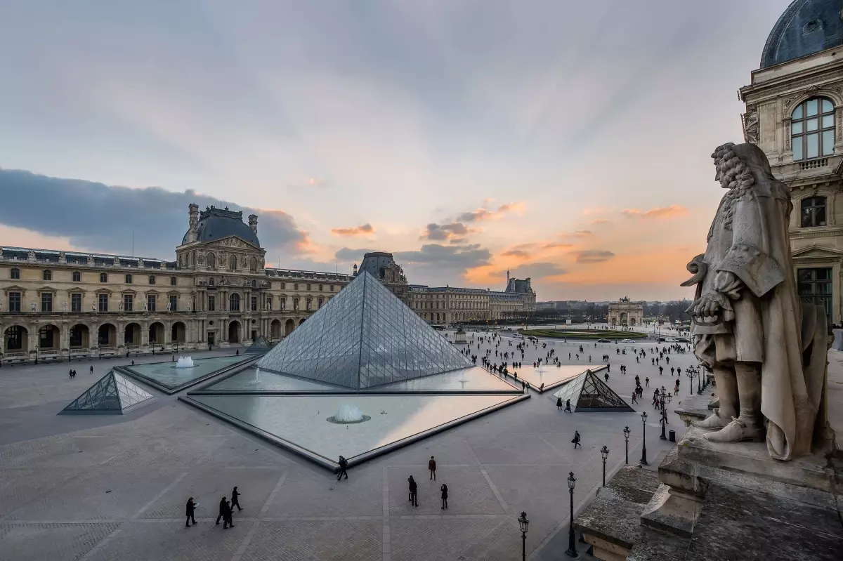 Louvre Müzesi'nde Güvenlik Önlemleri Artırılıyor