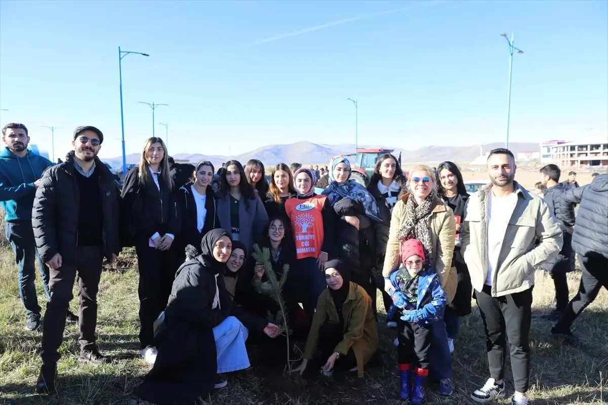 ARÜ'de Fidan Dikim Etkinliği