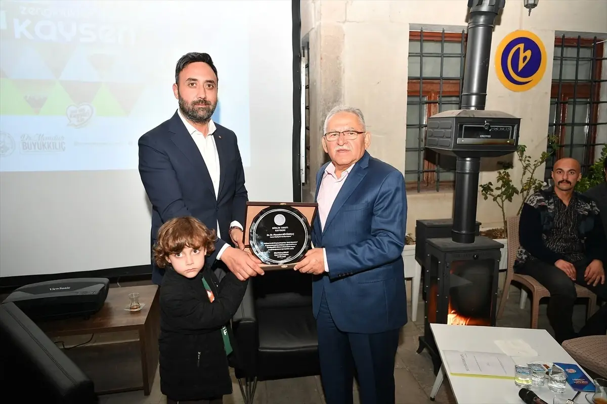 Büyükkılıç, Tarım ve Gençlik Projelerini Anlattı