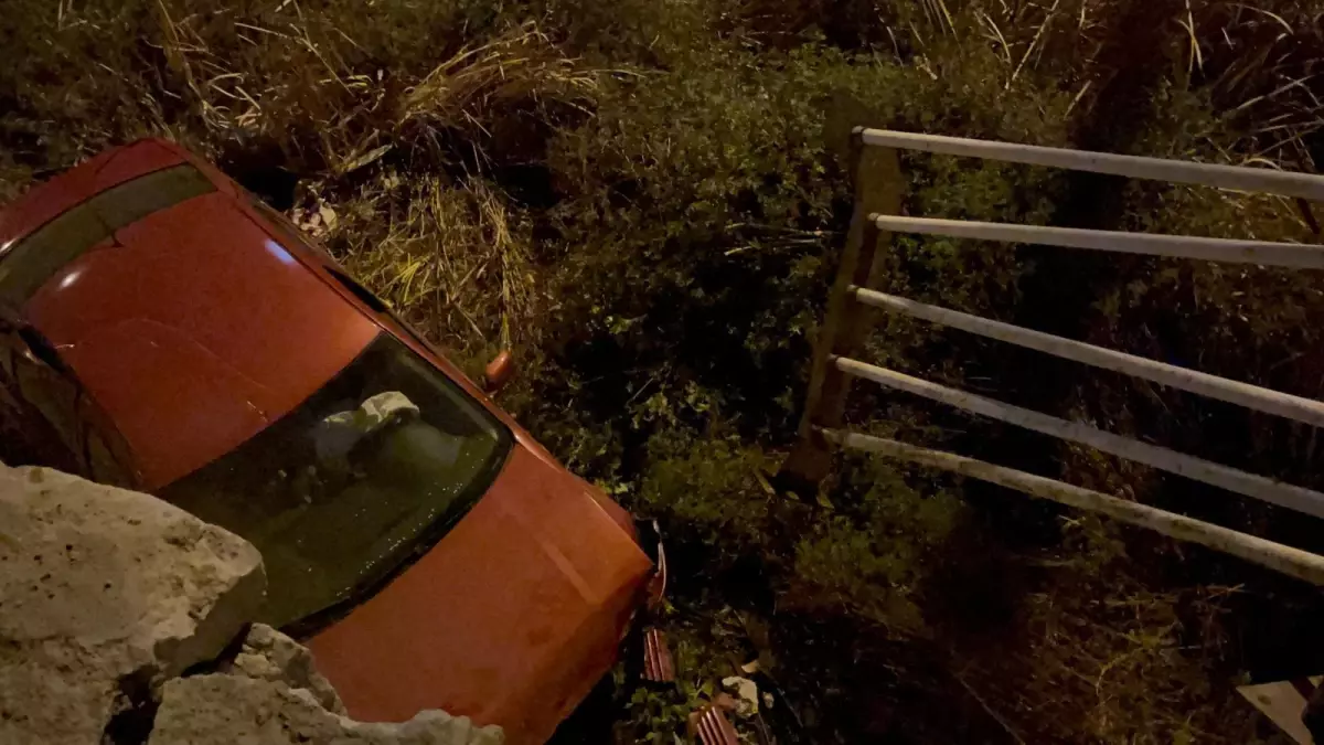 Kayseri'de Kontrolden Çıkan Araç Kanala Düştü