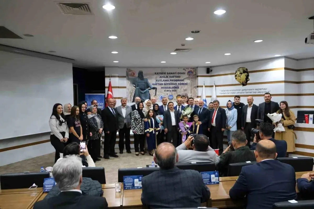 Kayseri'de Yılın Ahisi Ali Rıza Güldüoğlu'na Kaftan Giydirildi