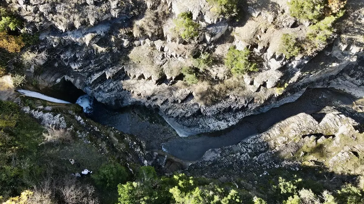 Karakütük Şelalesi Doğaseverleri Bekliyor