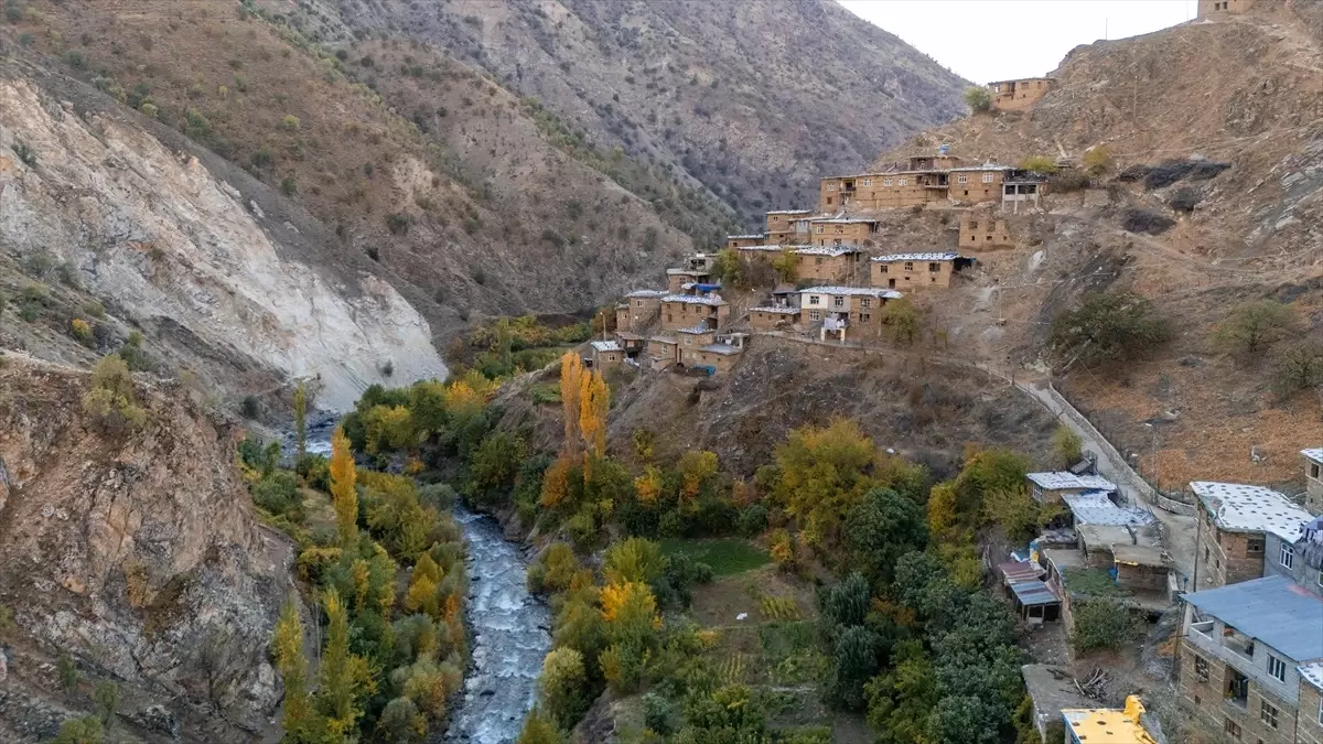 Uzuntaş Köyü Sonbaharda Göz Kamaştırıyor