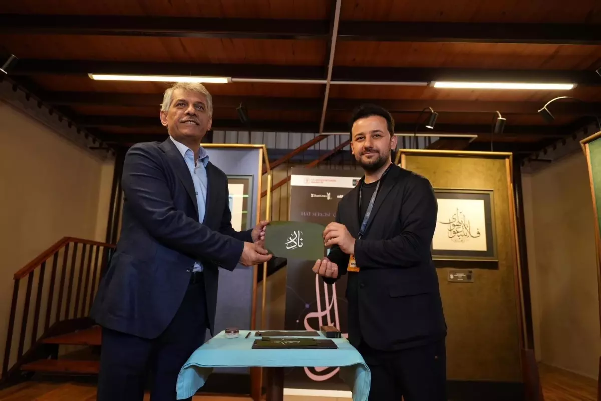 Antalya'da Hat Sanatı Sergisi Açıldı