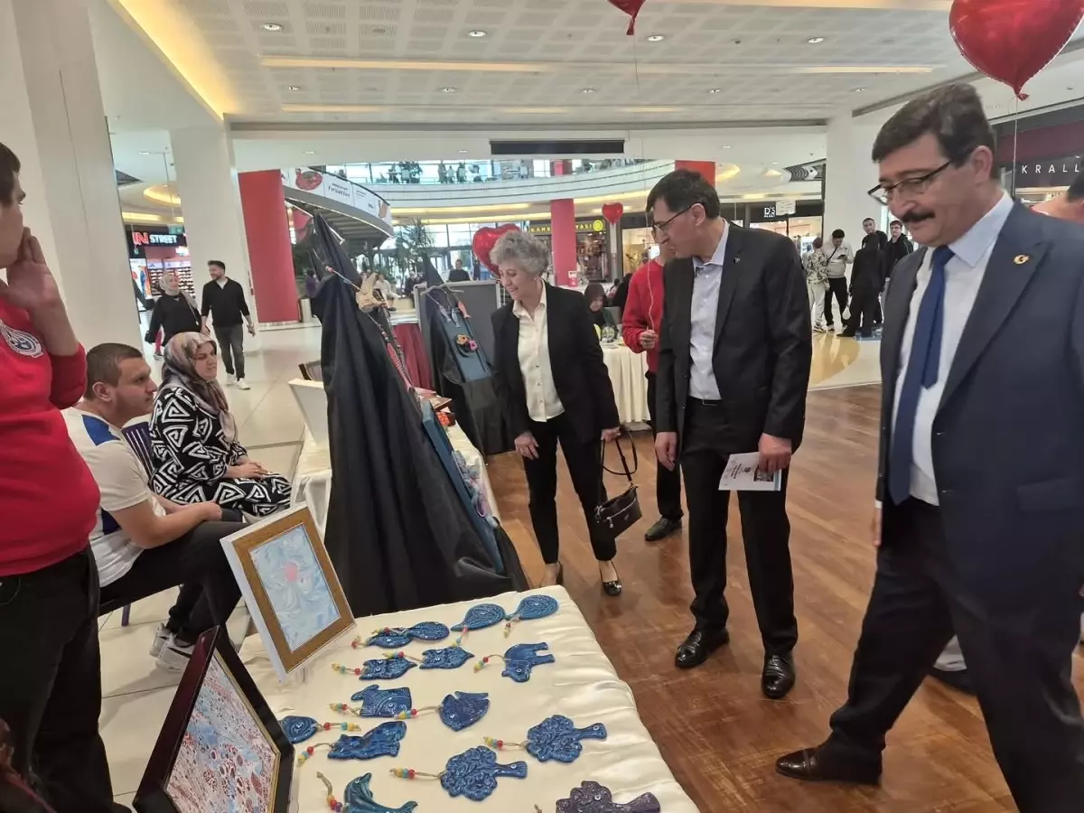 Kütahya'da 'Mutlu Özel Çocuk Aileleri Projesi' Sergisi Açıldı
