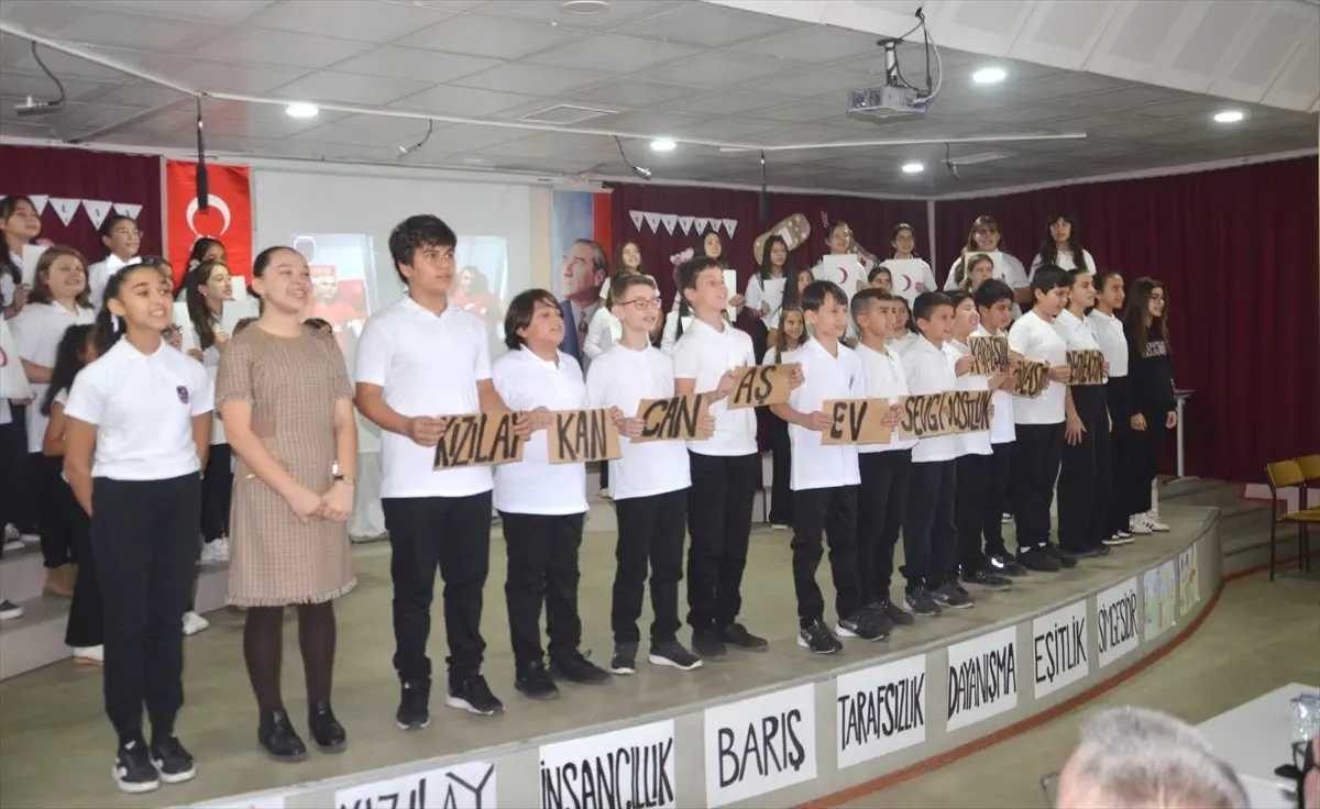 Kızılay Haftası Etkinliği Karamürsel'de