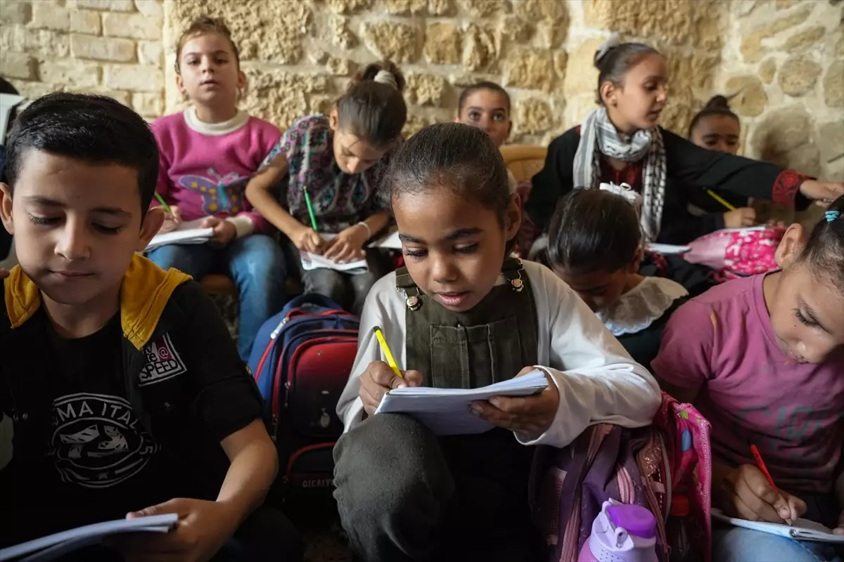 Filistinli Öğrenciler, Yeniden Eğitimine Başladı