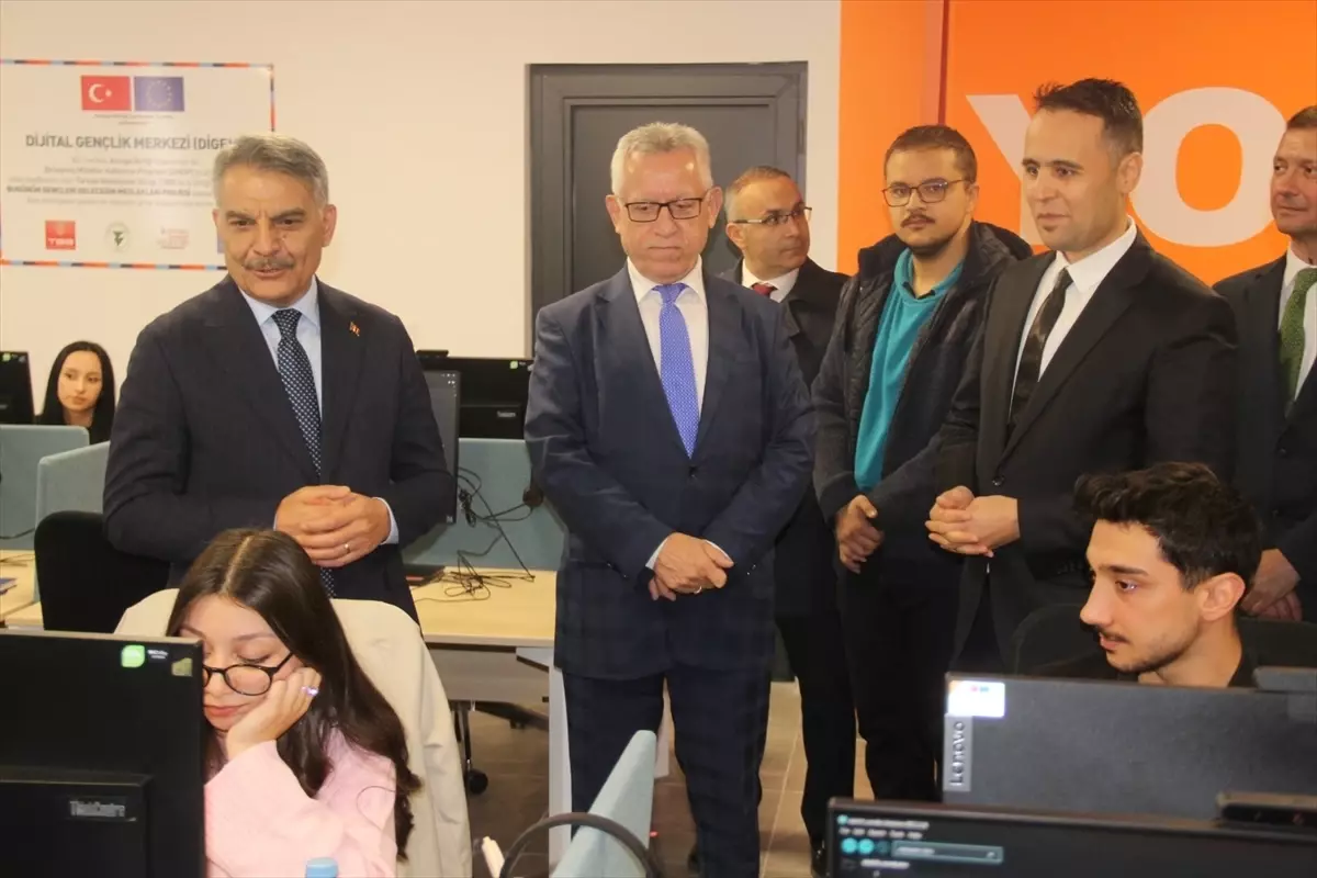 Yozgat'ta Dijital Gençlik Merkezi Açıldı