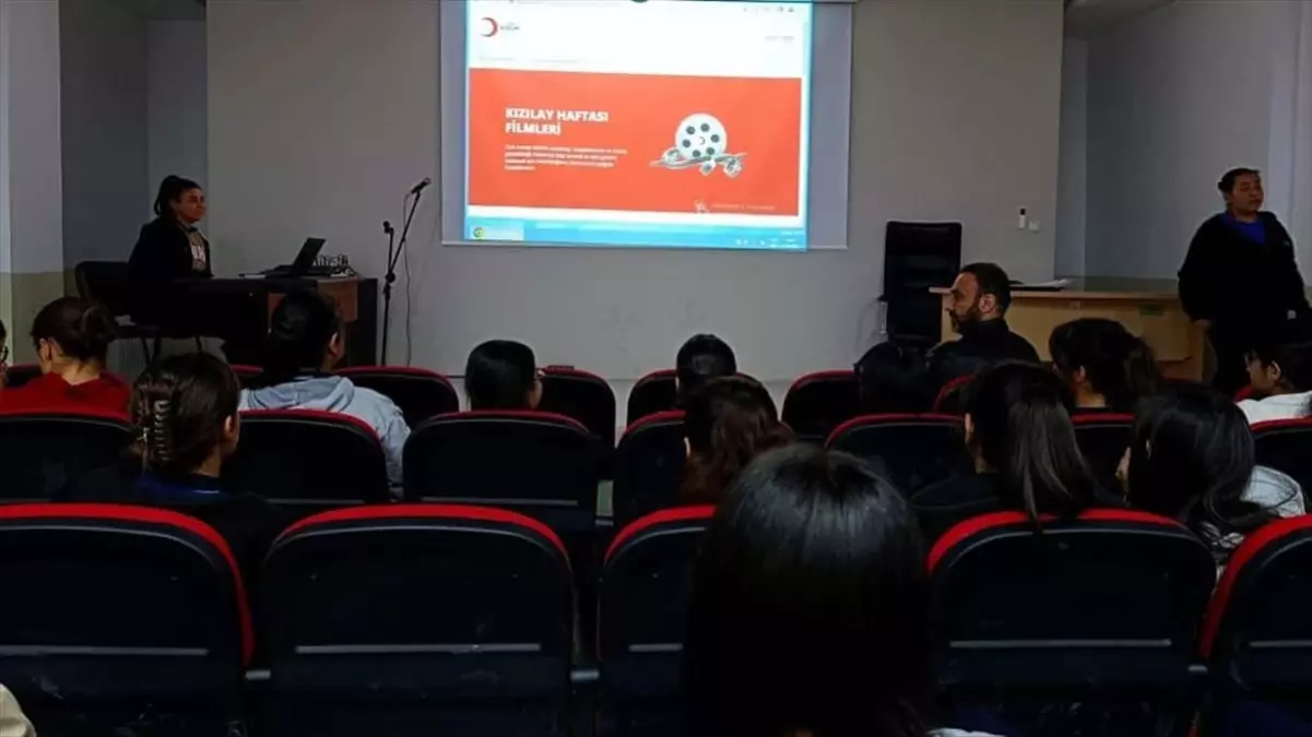 Öğrenciler Kızılay Haftası'nı Kutladı