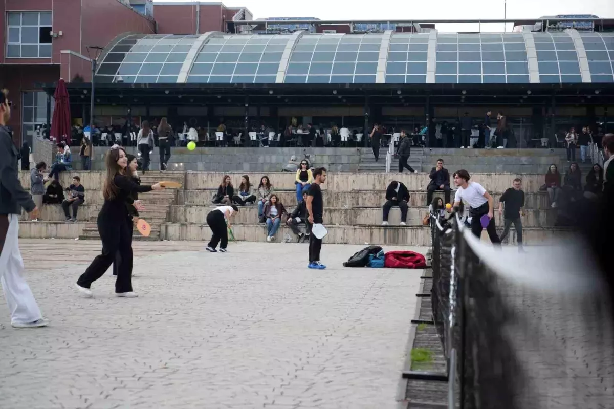 Ekranı Bırak, Raketi Kap Etkinliği