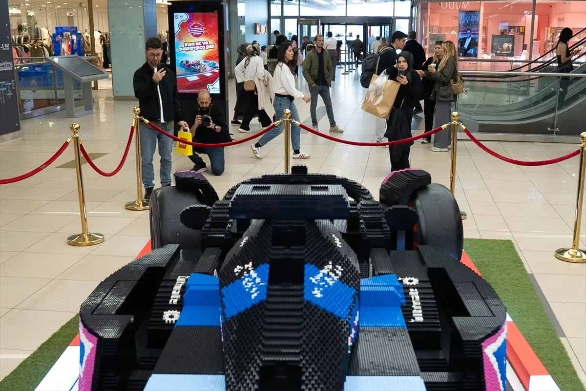 Ankara'da 400 Bin LEGO ile Formula 1 Aracı Sergilendi