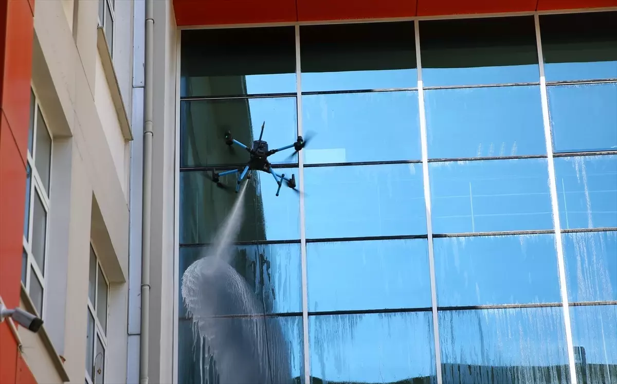 Dronlarla Bina Temizliği Kolaylaşıyor