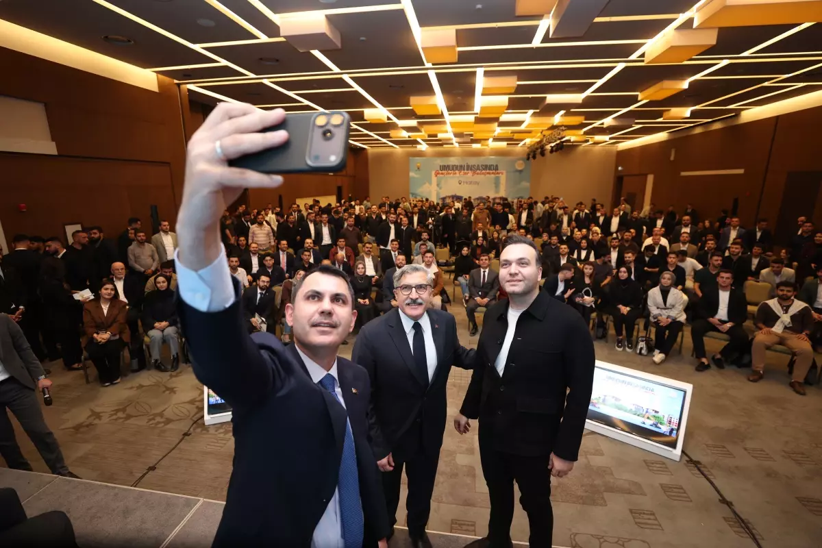 Bakan Kurum, Gençlerle Hatay'da İnşaat Çalışmalarını Anlattı