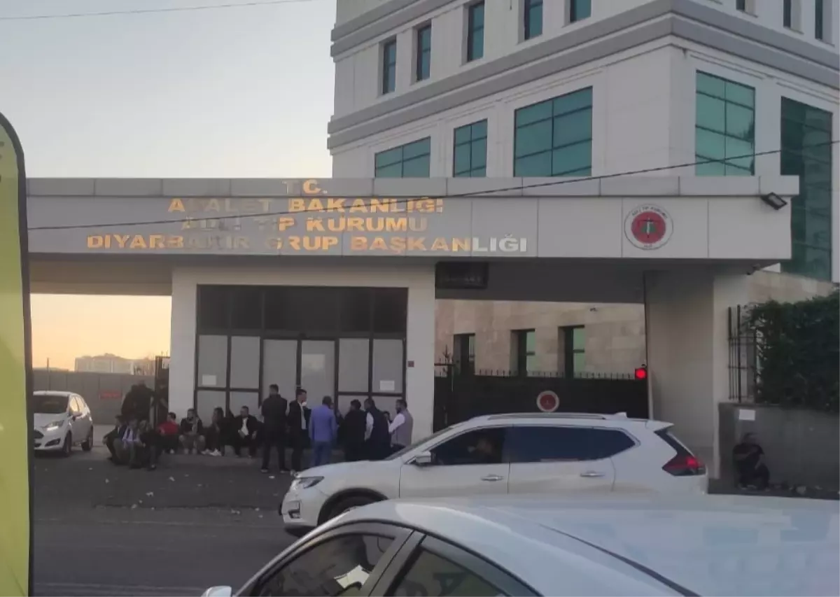 Diyarbakır'da Aileler Arasında Silahlı Kavga: 1 Ölü, 1 Yaralı