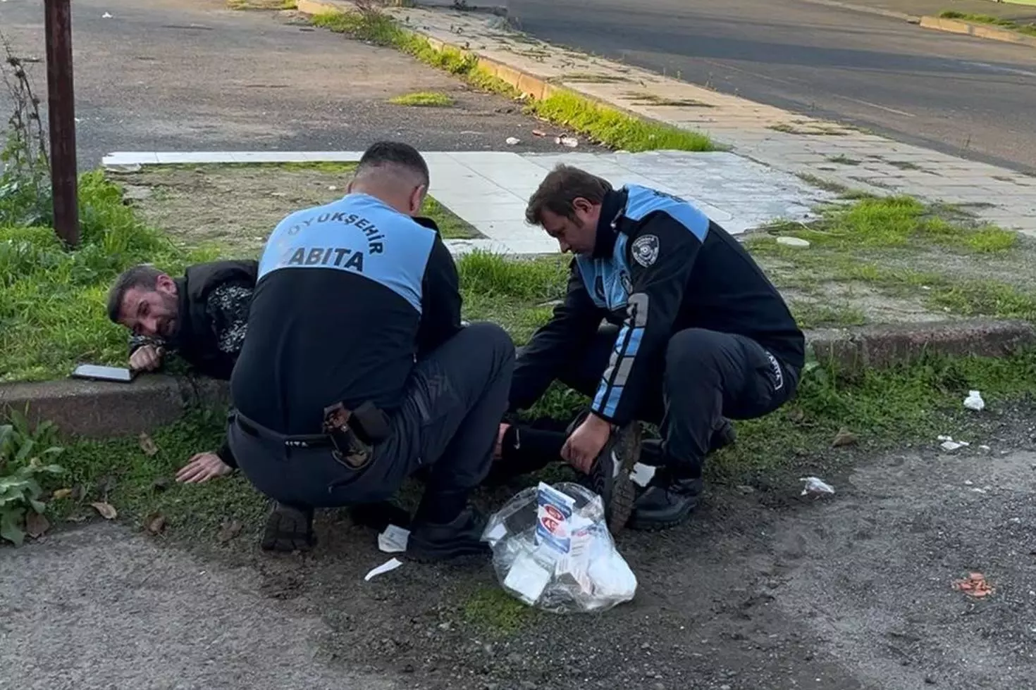 Anamur Kaymakamı Kemal Duru resim yarışmasında dereceye giren öğrenciyi ağırladı