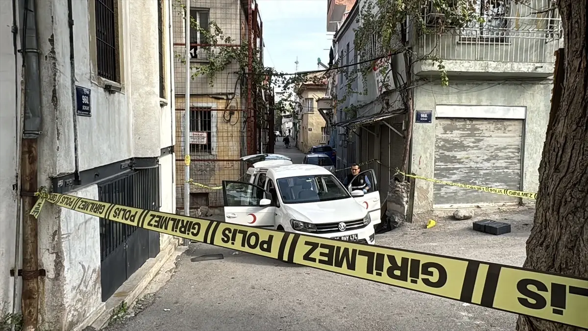 İzmir'de Yol Verme Kavgasında Silahlı Saldırı