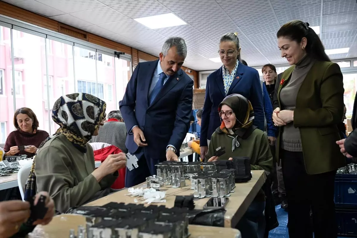 Vali Sezer, Kadın Üretim Atölyesini Ziyaret Etti