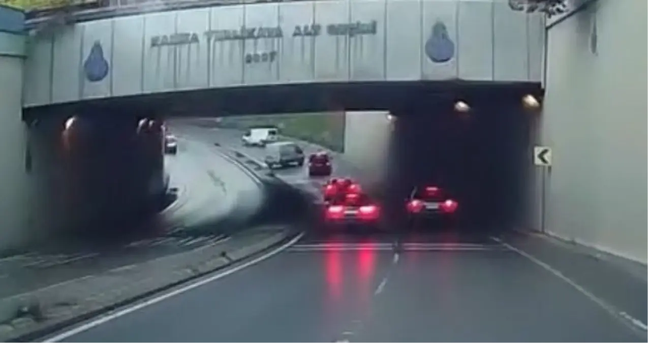 Sultangazi'de Minibüs Kazası